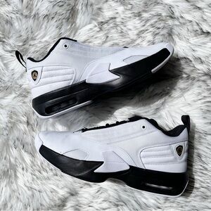 Air Jordan Mens White Black Gold Max Aura 6